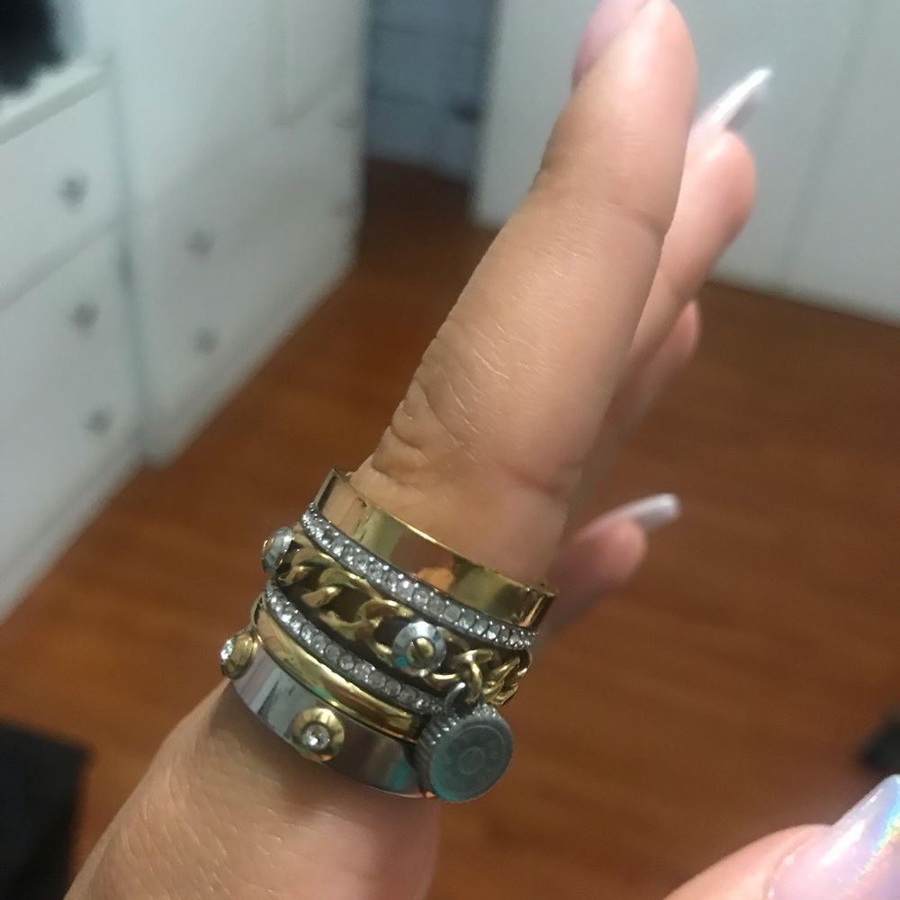 Henri bendel ring